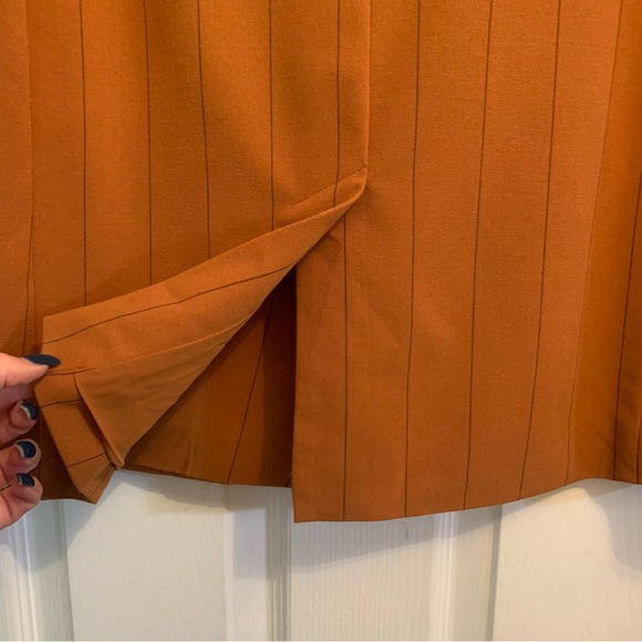 Perfect fall pinstripe 3/4 cinched sleeve single breasted blazer - Picture 9 of 11